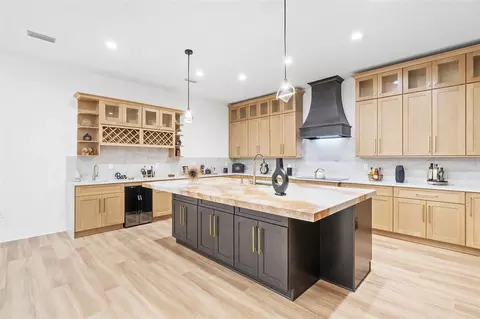 Kitchen - 2914 W Walnut St, Tampa, FL 33607 photo 2 of 14