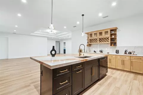 Kitchen - 2914 W Walnut St, Tampa, FL 33607 photo 12 of 14