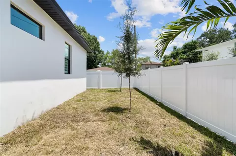 Exterior - 2914 W Walnut St, Tampa, FL 33607 photo 3 of 8