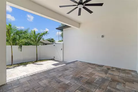 Exterior - 2914 W Walnut St, Tampa, FL 33607 photo 4 of 8