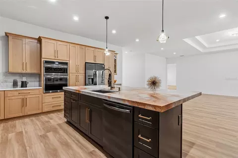 Kitchen - 2914 W Walnut St, Tampa, FL 33607 photo 11 of 14