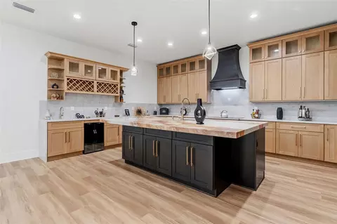 Kitchen - 2914 W Walnut St, Tampa, FL 33607 photo 6 of 14