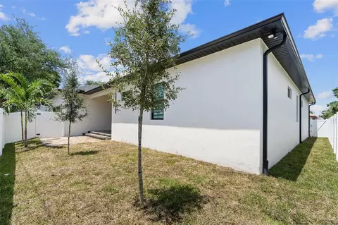 Exterior - 2914 W Walnut St, Tampa, FL 33607 photo 5 of 8