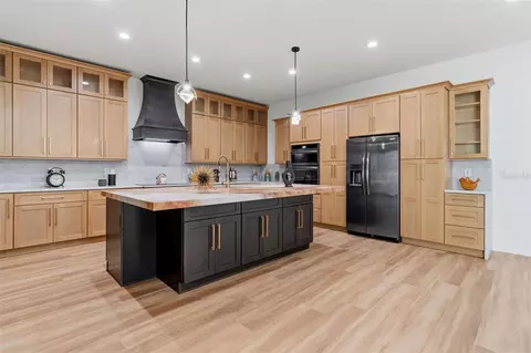 Kitchen - 2914 W Walnut St, Tampa, FL 33607 photo 5 of 14