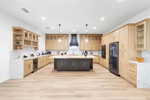 Kitchen - 2914 W Walnut St, Tampa, FL 33607 photo 13 of 14