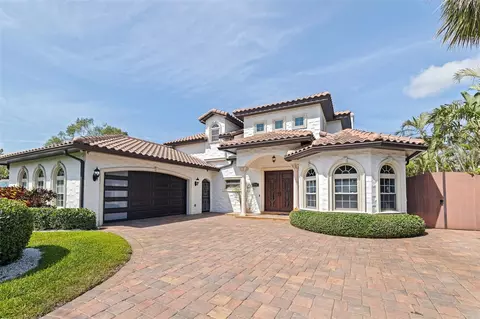 3931 Pompano Dr SE, Saint Petersburg, FL 33705