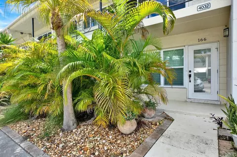 4032 57th St N #166, Kenneth City, FL 33709