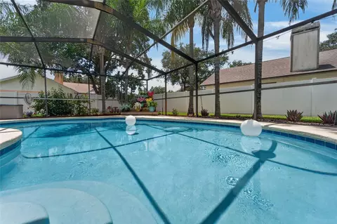 Exterior - 2317 Eagle Bluff Dr, Valrico, FL 33596 photo 4 of 16