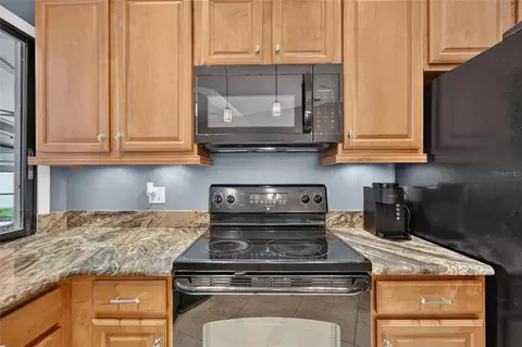 Kitchen - 2317 Eagle Bluff Dr, Valrico, FL 33596 photo 3 of 4