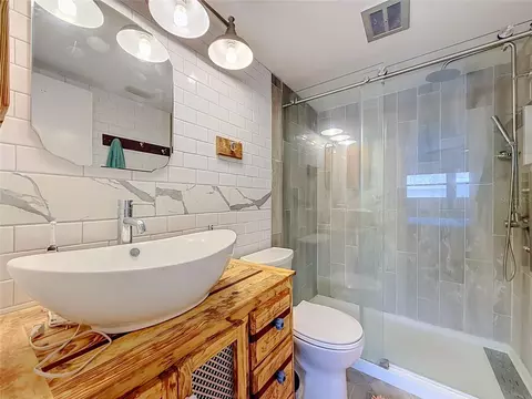 Bath - 602 Mindy Dr, Largo, FL 33771 photo 4 of 6