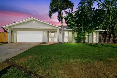 527 Wayfarer Dr, Tarpon Springs, FL 34689
