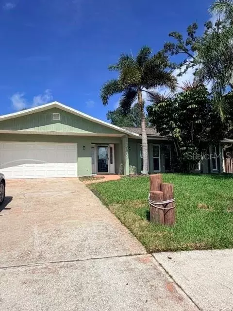 527 Wayfarer Dr, Tarpon Springs, FL 34689