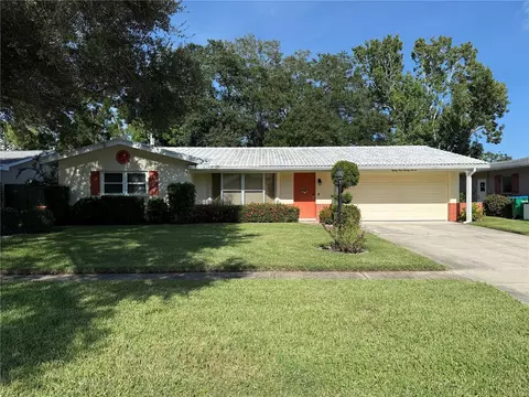8927 Lakewood Dr, Seminole, FL 33772