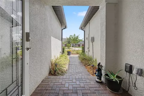 Entry Way - 10228 Echo Dock Loop, San Antonio, FL 33576 photo 1 of 3