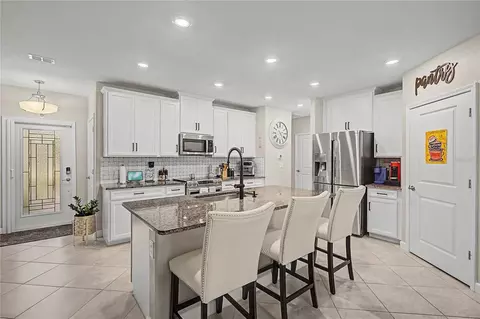 Kitchen - 10228 Echo Dock Loop, San Antonio, FL 33576 photo 5 of 6