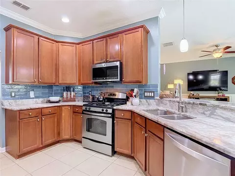 Kitchen - 12820 Solola Way, New Port Richey, FL 34655 photo 4 of 10