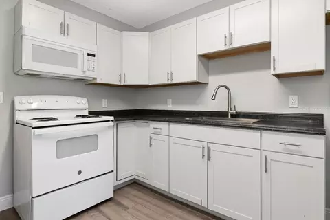 Kitchen - 1209 62nd Ave E, Bradenton, FL 34203 photo 4 of 7