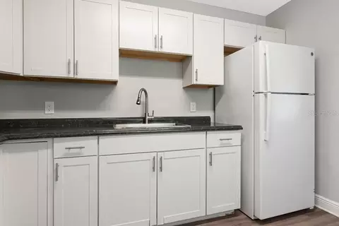 Kitchen - 1209 62nd Ave E, Bradenton, FL 34203 photo 6 of 7