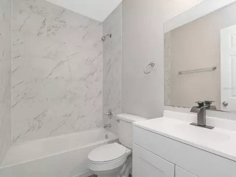 Bath - 1209 62nd Ave E, Bradenton, FL 34203 photo 4 of 11