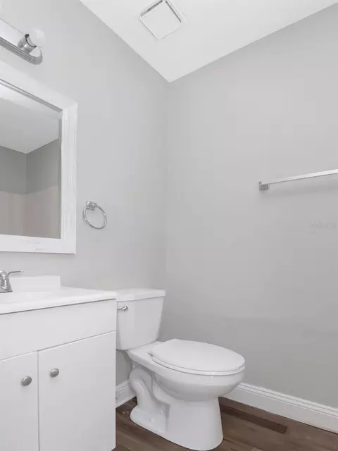 Bath - 1209 62nd Ave E, Bradenton, FL 34203 photo 2 of 11
