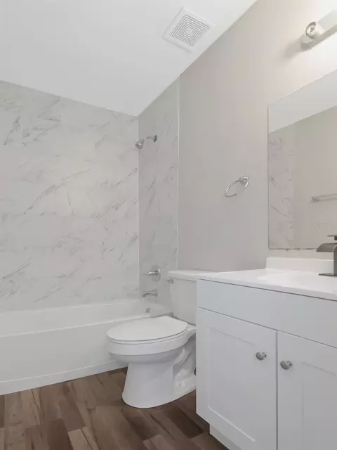 Bath - 1209 62nd Ave E, Bradenton, FL 34203 photo 5 of 11