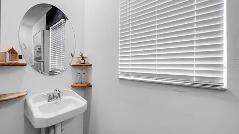 Bath - 3613 Ambersweet Xing, Parrish, FL 34219 photo 3 of 5