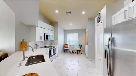Kitchen - 13429 Fladgate Mark Dr, Riverview, FL 33579 photo 1 of 2