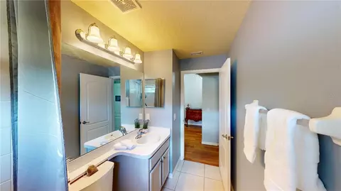 Bath - 13429 Fladgate Mark Dr, Riverview, FL 33579 photo 2 of 5