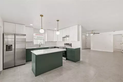 Kitchen - 10324 Summerview Cir, Riverview, FL 33578 photo 4 of 5