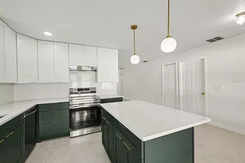 Kitchen - 10324 Summerview Cir, Riverview, FL 33578 photo 2 of 5