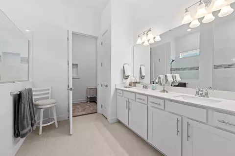 Bath - 8749 Ocean Tides Cv, Parrish, FL 34219 photo 1 of 3
