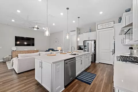 Kitchen - 8749 Ocean Tides Cv, Parrish, FL 34219 photo 4 of 5