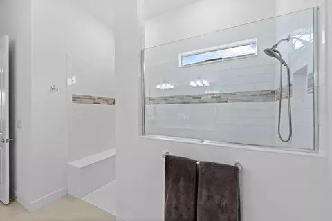 Bath - 8749 Ocean Tides Cv, Parrish, FL 34219 photo 2 of 3