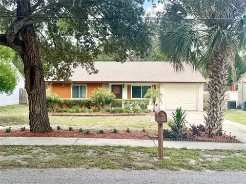 624 E Spruce St, Tarpon Springs, FL 34689