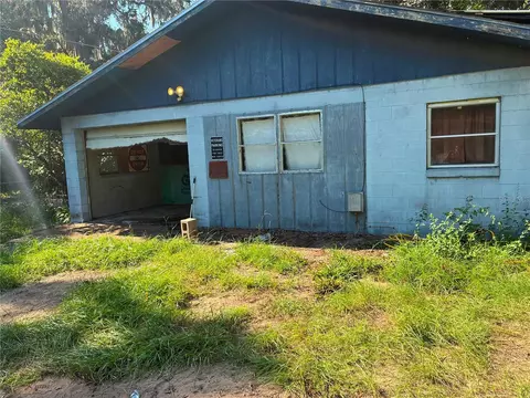 17990 SE 51st St, Ocklawaha, FL 32179