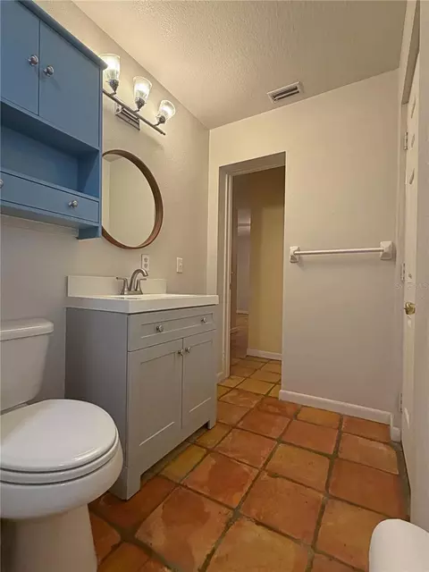 Bath - 7806 Alafia Ridge Rd, Riverview, FL 33569 photo 2 of 5