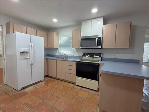 Kitchen - 7806 Alafia Ridge Rd, Riverview, FL 33569 photo 1 of 2