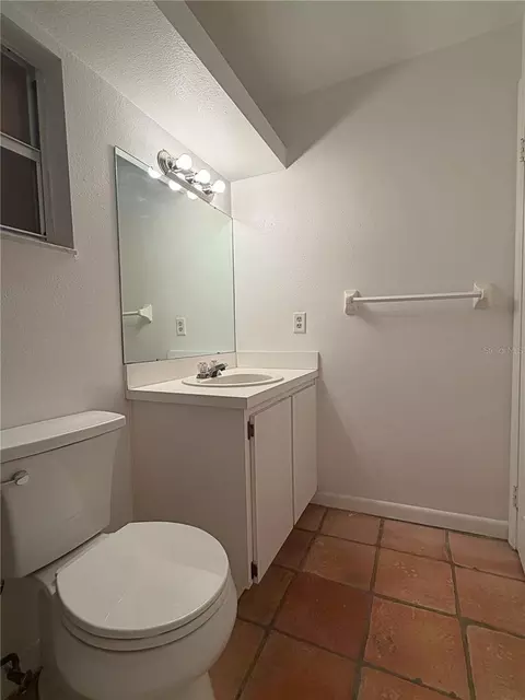Bath - 7806 Alafia Ridge Rd, Riverview, FL 33569 photo 3 of 5