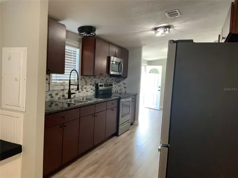 Kitchen - 10406 Brussels Dr, Riverview, FL 33578 photo 2 of 3