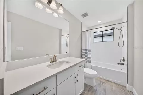 Bath - 12962 Steed Trace Loop, Lithia, FL 33547 photo 6 of 6