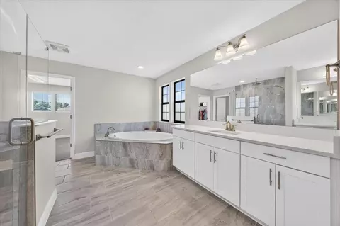 Bath - 12962 Steed Trace Loop, Lithia, FL 33547 photo 3 of 6