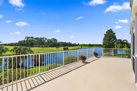 1200 Country Club Dr #2106, Largo, FL 33771