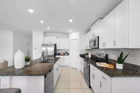 Kitchen - 13243 Great Plains Dr, Riverview, FL 33579 photo 7 of 8