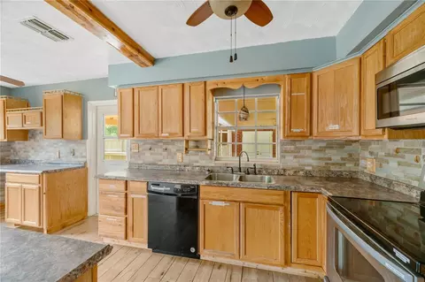 Kitchen - 1619 N Dover Rd, Dover, FL 33527 photo 2 of 4