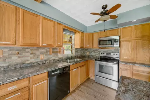 Kitchen - 1619 N Dover Rd, Dover, FL 33527 photo 3 of 4