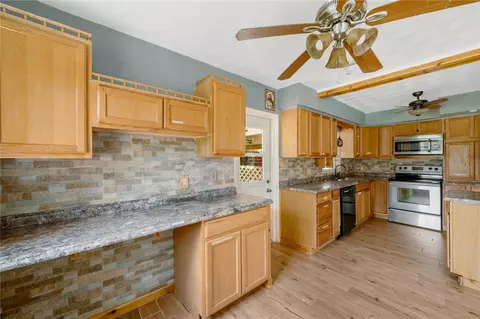 Kitchen - 1619 N Dover Rd, Dover, FL 33527 photo 4 of 4