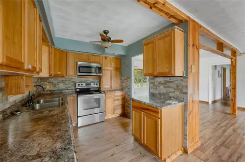 Kitchen - 1619 N Dover Rd, Dover, FL 33527 photo 1 of 4