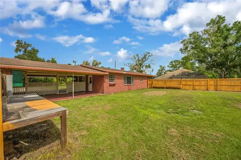 Exterior - 1619 N Dover Rd, Dover, FL 33527 photo 6 of 8