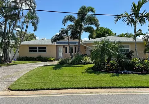12005 5th St E, Treasure Island, FL 33706