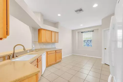 Kitchen - 6105 Gannetside Pl, Lithia, FL 33547 photo 1 of 3